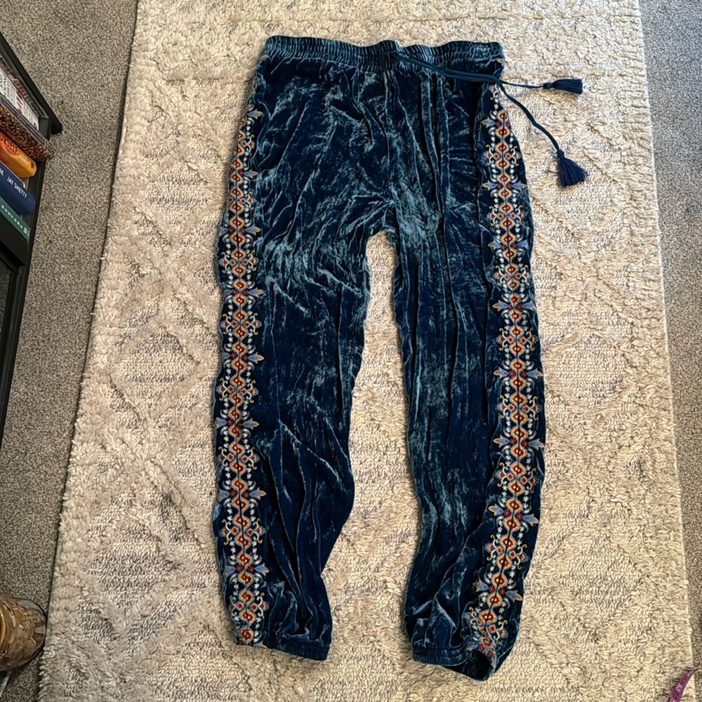 Johnny Was crushed velvet embroidered joggers women’s size large